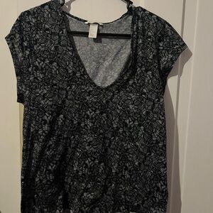 H&M Black and White Geometric Short Sleeve Top